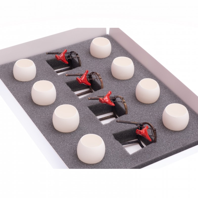 GIFT BOX WITH 4 EGG SUPPORTS AND 8  EGGSHELLS