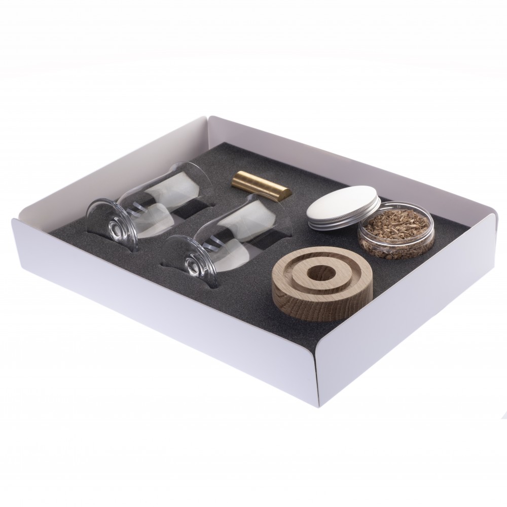GIFT BOX WITH WHISKEY GLASS, SMOKER AND CHIPS